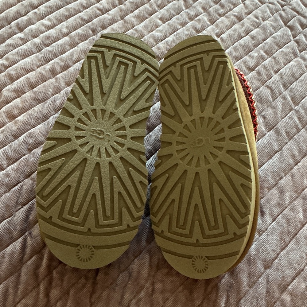 NWOB UGG Tazz 2 girls slippers - Picture 5 of 5